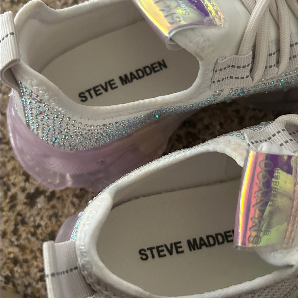 Steve Madden Maxima Rhinestone Sneakers Size 3 NWOT - Picture 5 of 8